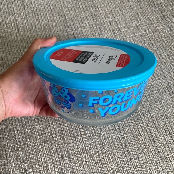 Pyrex 4cup Food Storage Minnie Mouse Forever Young - Picture 4 of 4